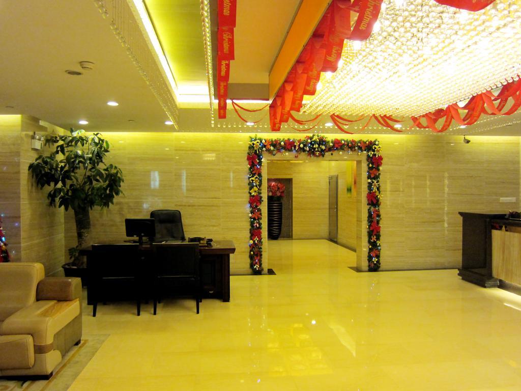 Shenzhen Luohu Railway Station Hotel - Commercial Building Экстерьер фото
